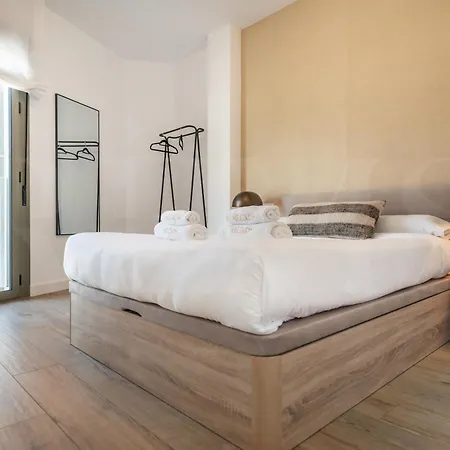 Vibrant With Terrace By Rems Apartment