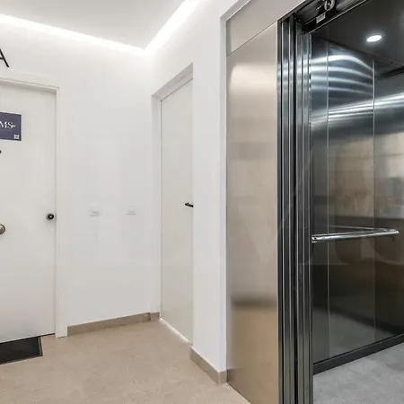 Apartment Vibrant With Terrace By Rems Malaga