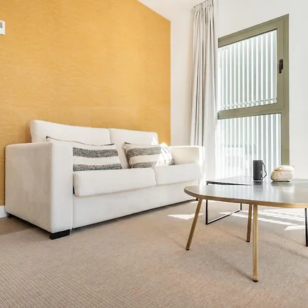 Apartment Vibrant With Terrace By Rems *
